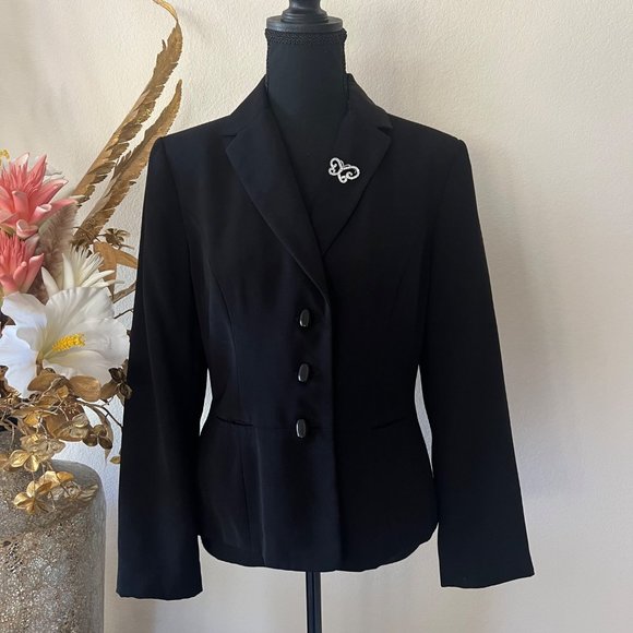 Liz Claiborne Jackets & Blazers - Chic Minimalist Liz Claiborne Black Blazer with Butterfly Rhinestone Brooch 10P